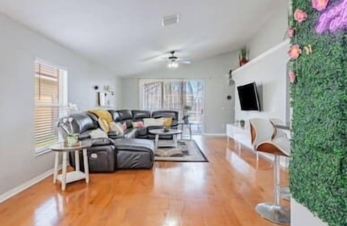 Lakeview Village House | Fun Family Leisurely 4 BD Home w/ Heated Pool