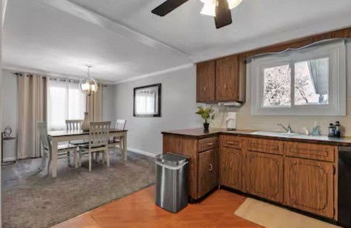 Rochester House | FUN, FAMILY, POOL, GAMING ROOM, FIREPIT Super close to everything! Pets friendly