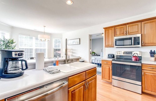 Spring Hill House | Fun-Filled Stay: Game Room*HOT TUB*Sleeps 10