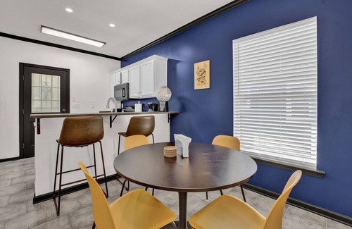 East Memphis House | Fun & Funky #2 centrally located in Memphis!