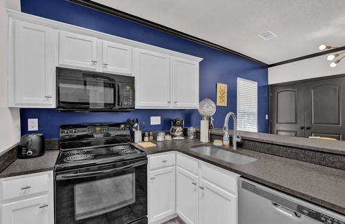 East Memphis House | Fun & Funky #2 centrally located in Memphis!