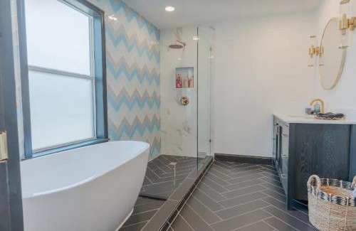 Legacy Park House | Fun Home! Secret Rooms! Pool & Games! 17min Disney!