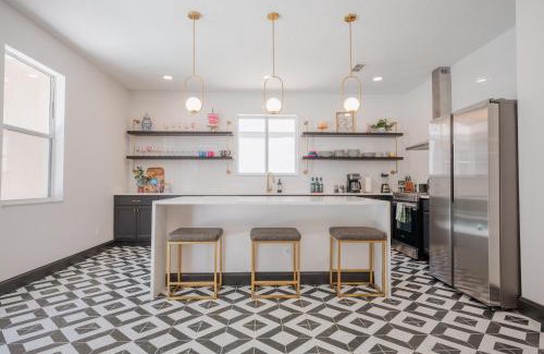 Legacy Park House | Fun Home! Secret Rooms! Pool & Games! 17min Disney!