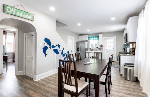 Norfolk House | Fun Home w/Fenced Yard Minutes to Beach! 5 BR + Dogs OK!