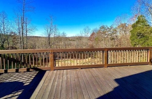 Clarkson House | Fun Lake View Log Cabin at Nolin Lake Mammoth Cave