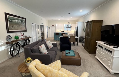 Tarpon Springs House | Fun location, walking distance to docks, new pickleball courts & near beaches