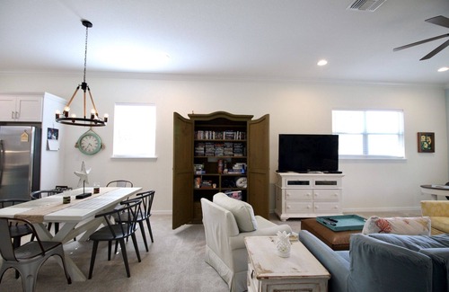 Tarpon Springs House | Fun location, walking distance to docks, new pickleball courts & near beaches