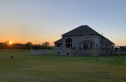 Byron House | Fun luxury home with lots of space inside and out!