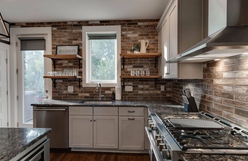 Eighth Avenue House | Fun Music City Charmer! 3 Bdr, 2 Miles to Downtown