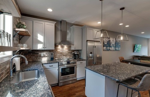 Eighth Avenue House | Fun Music City Charmer! 3 Bdr, 2 Miles to Downtown