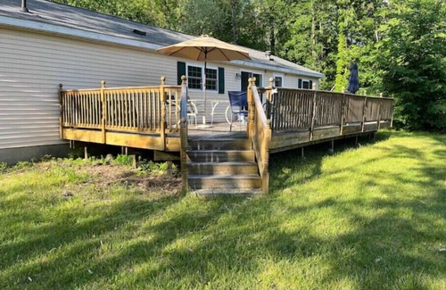 Saratoga Springs House | Fun newly renovated ranch by Lake Saratoga