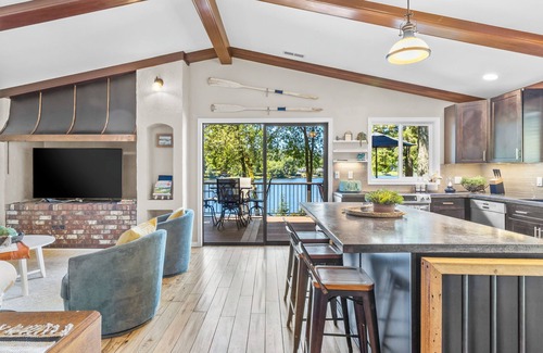 Olympia House | Fun on the lake at the Black Lake Chalet