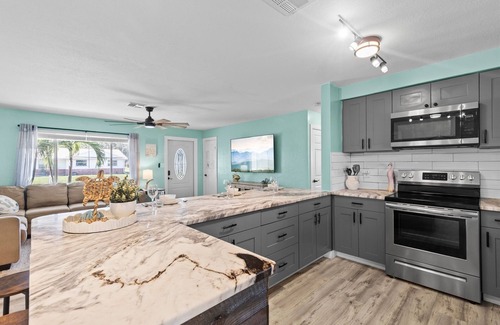 Walsingham House | FUN Pool Shuffleboard GameRoom Beach 12min Slps10