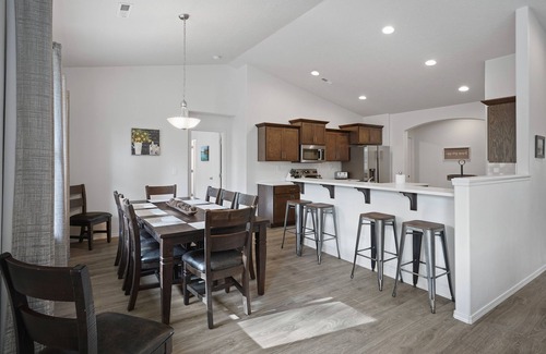 Oregon Water Wonderland House | Fun Retreat! Hot Tub, Garage Game Room, Fenced Yard