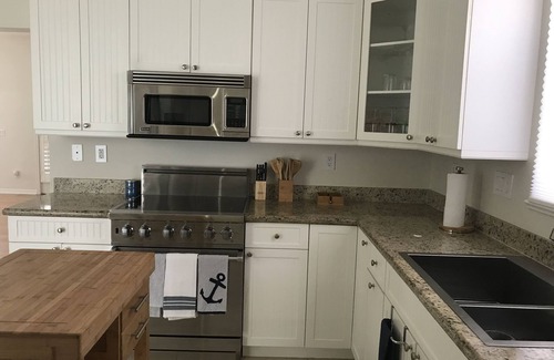 Central Beach House | FUN + SUN IN THE CENTER OF IT ALL! EXCLUSIVE CENTRAL BEACH! POOL