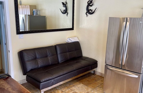 Avalon Villa | Fun Vibe in town Very CleanBestReviews1stBlock, Balconies, kayaks, SUP’s, chairs