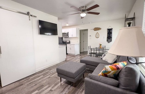 Kessler Apartment | Fun walk Bishop Arts|Med Center| Zoo|Business|2BR