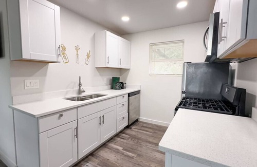 Kessler Apartment | Fun walk Bishop Arts|Med Center| Zoo|Business|2BR