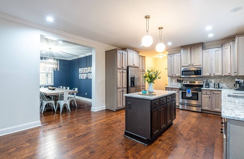 Ashley Oaks House | Fun West Knox Pad~ Hot Tub~ Neon Game Room~ Arcade