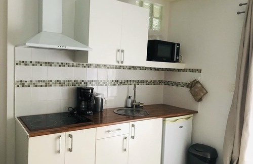 Lunel Apartment | Functional studio 2 pers. in Lunel, beaches 15 min away - summer special!