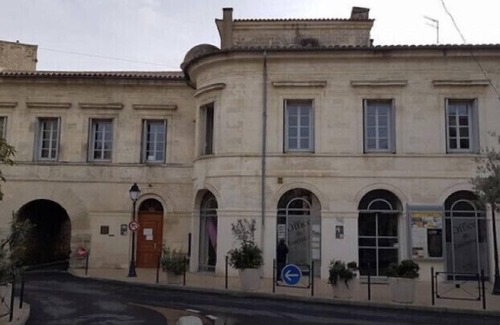Lunel Apartment | Functional studio 2 pers. in Lunel, beaches 15 min away - summer special!