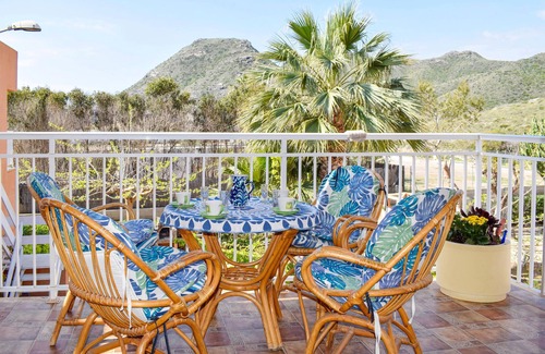 Cabo de Palos Apartment | Functional vacation apartment by the sea.