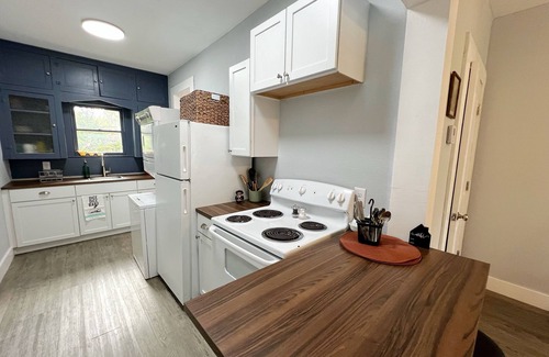 Beacon Hill House | Funky 2 Bedroom Month-to-Month Rental