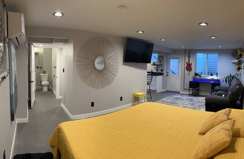 Morrison Apartment | Funky and ART filled basement apartment -11 min from Red Rocks!