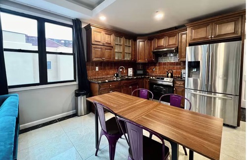 Chinatown Apartment | Funky & Bright 4 Bed Apt in Prime location!