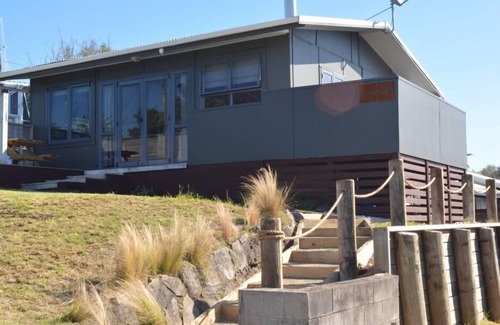 Waihi Beach House | Funky retro beach bach