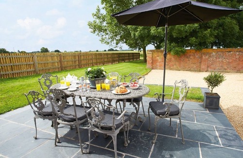 Long Itchington House | Furlong Barn is a beautiful property in a stunning, secluded position.