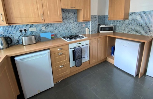 Corby House | Furlong House 5 beds sleeping up to 6 people suitable for contractors & families