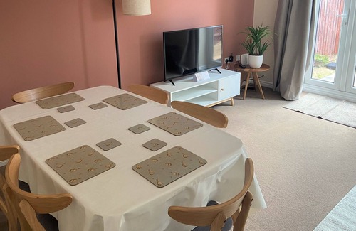 Corby House | Furlong House 5 beds sleeping up to 6 people suitable for contractors & families