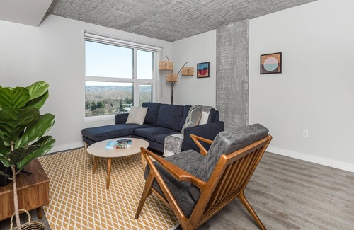 Southcenter Apartment | Furnished 1BR Near Seattle w/ Gym + Pets OK