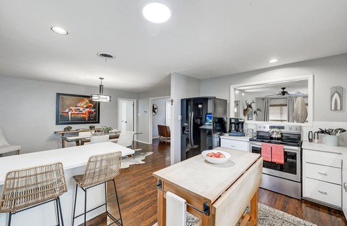Monticello House | Furnished 30+ Day Rental - Blocks from Dickies Arena & Downtown