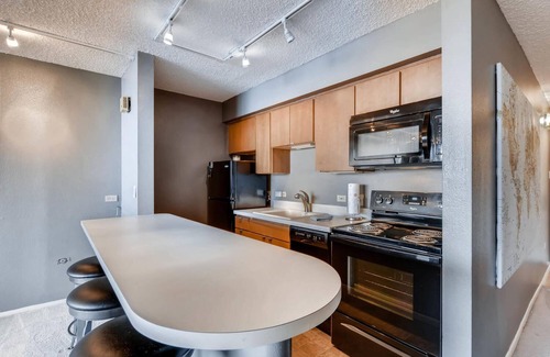 Downtown Denver Apartment | Furnished 35th Floor Condo In The Heart Of Downtown Denver
