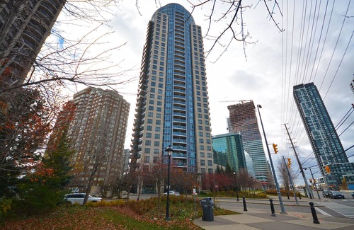 Fairview Apartment | Furnished 3Br suites near Square One Mall