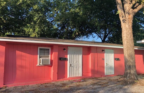 Woodlawn Lake Apartment | Furnished all bills pd studio w/full kitchen & on site laundry