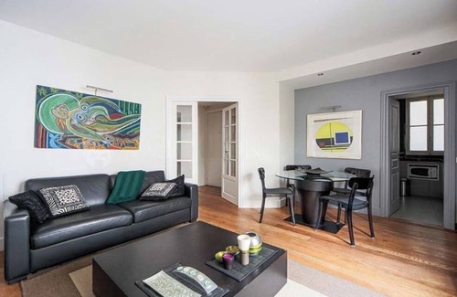 Chaillot Apartment | Furnished Apartment at Triangle d'Or - Champs Elysees