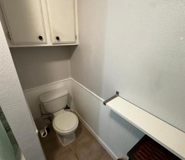 Ferndale Apartment | Furnished Basement Apartment