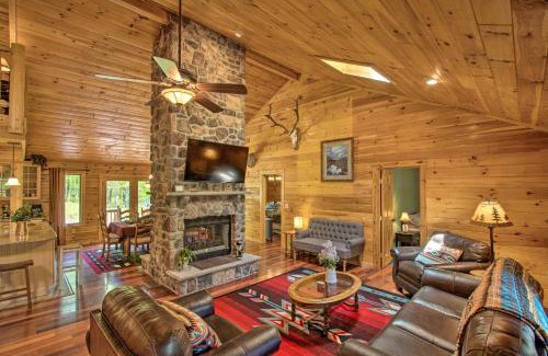 Albrightsville House | Furnished Deck, Hot Tub and Grill Poconos Cabin!