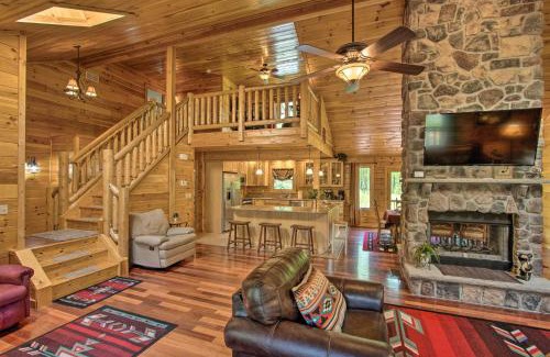 Albrightsville House | Furnished Deck, Hot Tub and Grill Poconos Cabin!