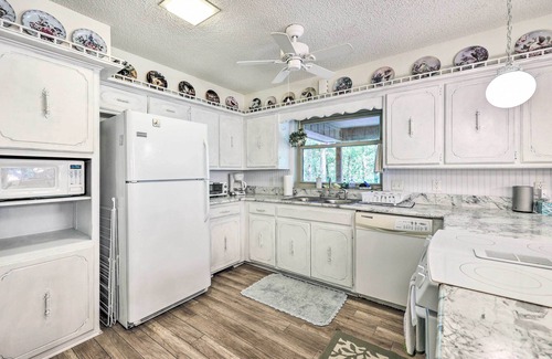 Hot Springs Village Cottage | Furnished Deck w/Views: Hot Springs Cottage