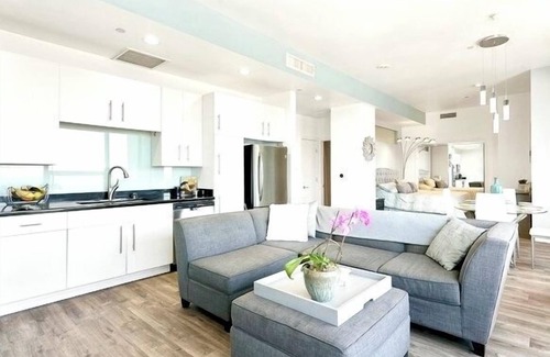City West Condo | Furnished Luxury Condo w/2 Free Parking Spots, Utilities Included in Los Angeles