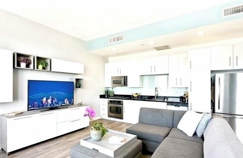 City West Condo | Furnished Luxury Condo w/2 Free Parking Spots, Utilities Included in Los Angeles