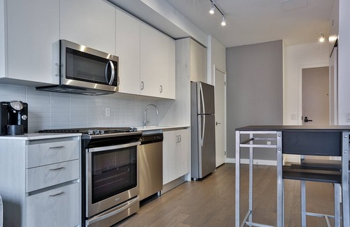 St. Lawrence Apartment | Furnished Monthly Rental - 1 Bdrm 1bath & Office - Pet Friendly