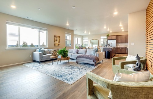 West Hills House | Furnished Patio & Fire Pit: Bremerton Home!