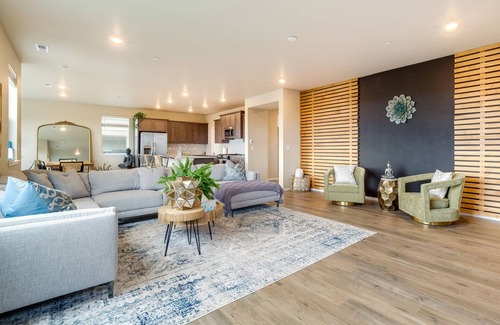 West Hills House | Furnished Patio & Fire Pit: Bremerton Home!