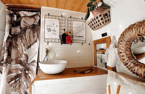 Trois Mares House | FURNISHED VAN: indoor shower, 360° terrace, TT tires, camping equipment