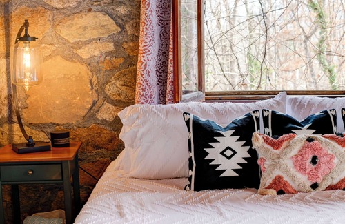 Waynesville Hotel | Furry Lodge and Suites